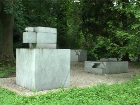 Museum Insel Hombroich : Geometrisch geformte Marmorblöcke